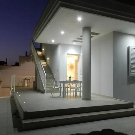 A Pochi Metri Dal Mare *